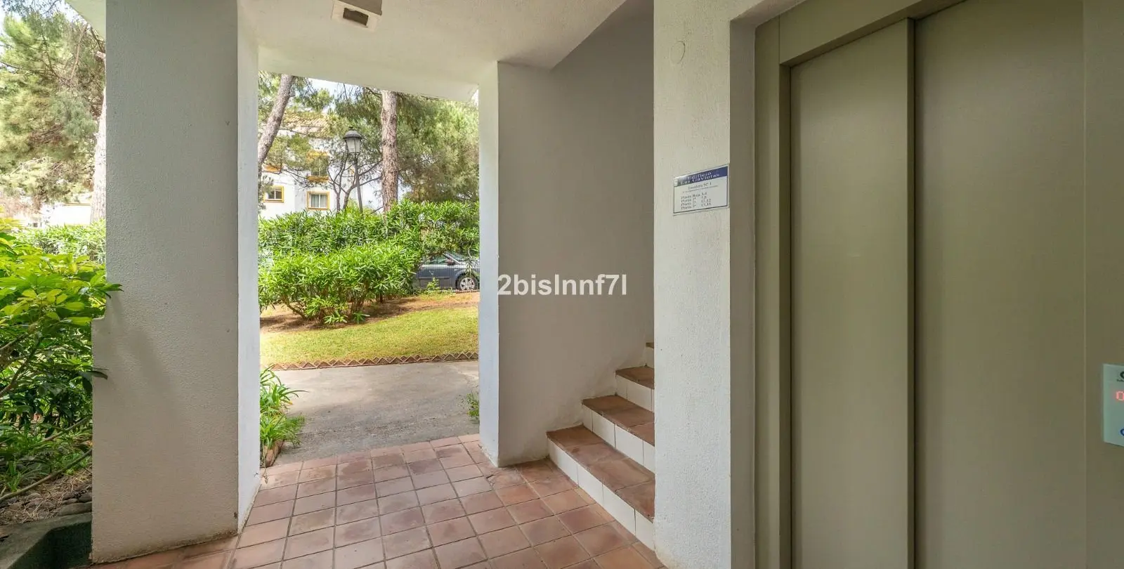 Sale of penthouse in Elviria 21