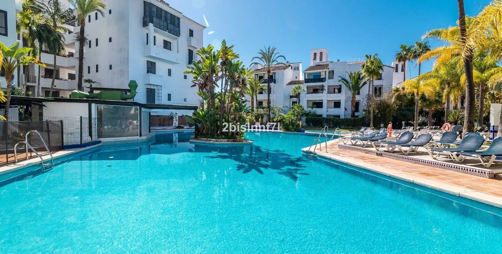 Sale of penthouse in Elviria 22