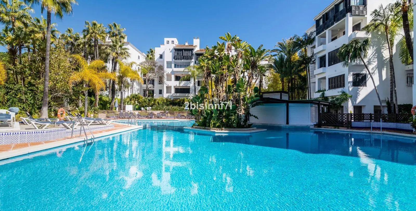 Sale of penthouse in Elviria 24