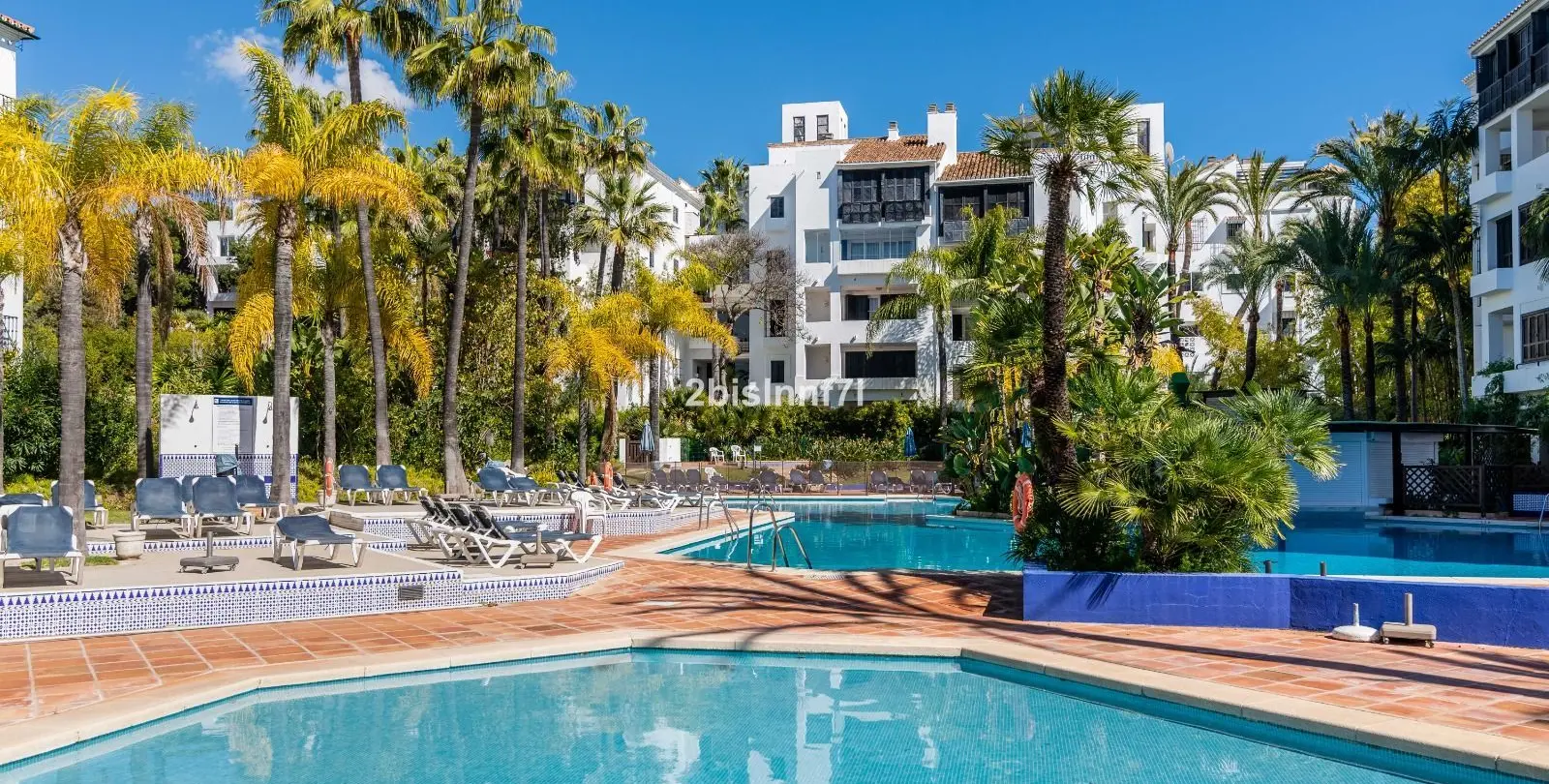 Sale of penthouse in Elviria 25