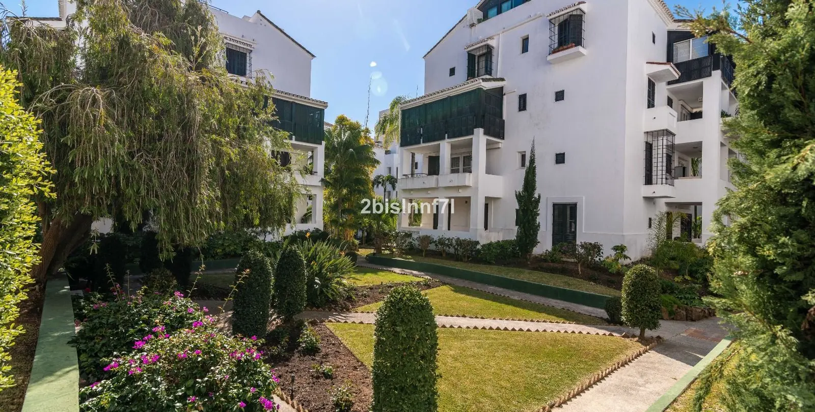 Sale of penthouse in Elviria 28