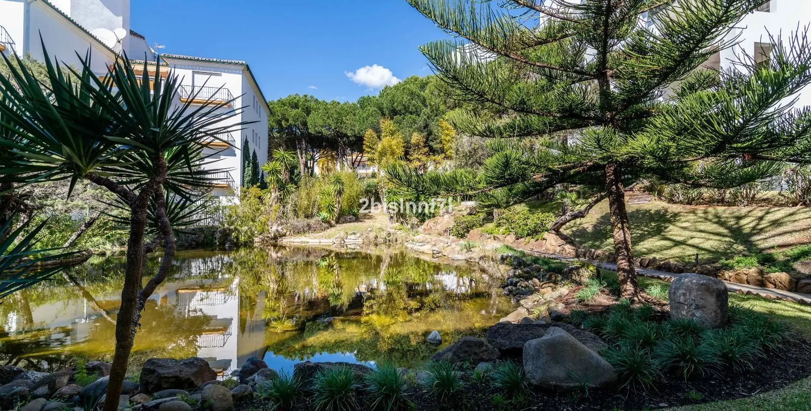 Sale of penthouse in Elviria 32