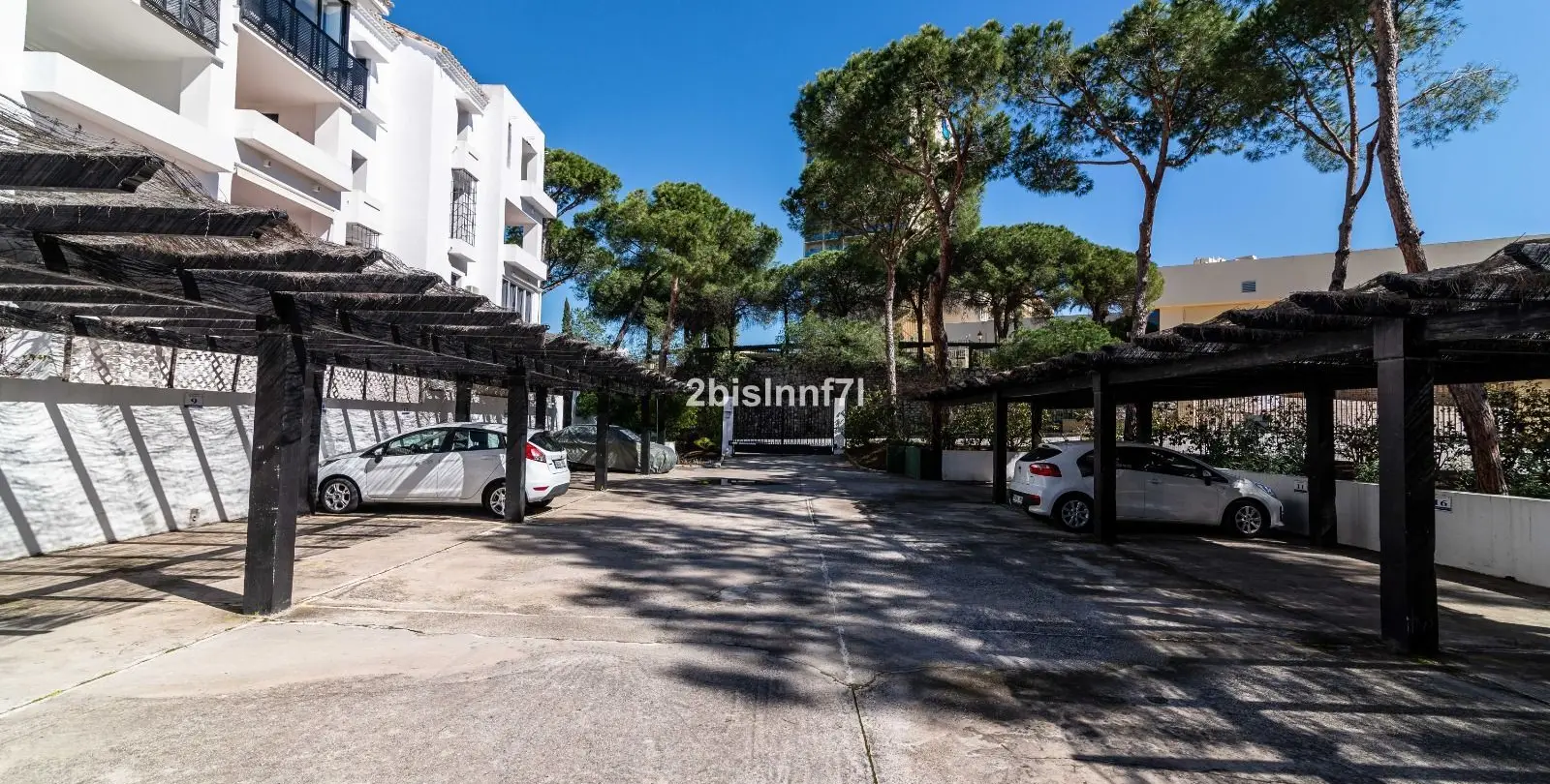 Sale of penthouse in Elviria 33