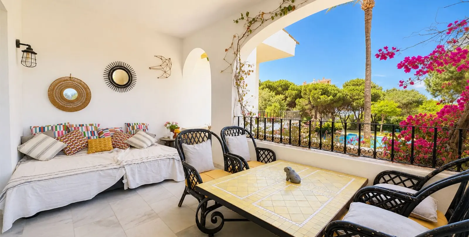 Sale of middle floor apartment in Puerto de Cabopino 1