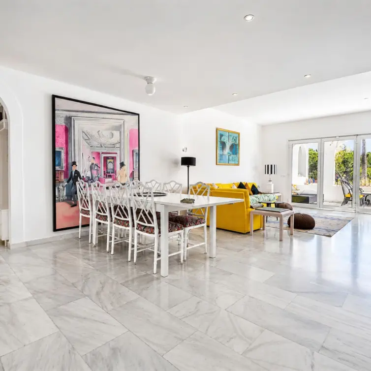 Sale of middle floor apartment in Puerto de Cabopino