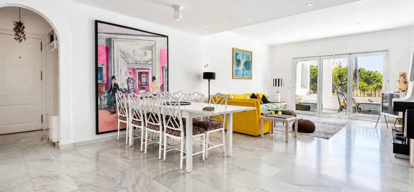 Sale of middle floor apartment in Puerto de Cabopino 2
