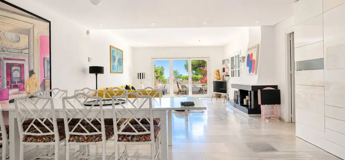 Sale of middle floor apartment in Puerto de Cabopino 3
