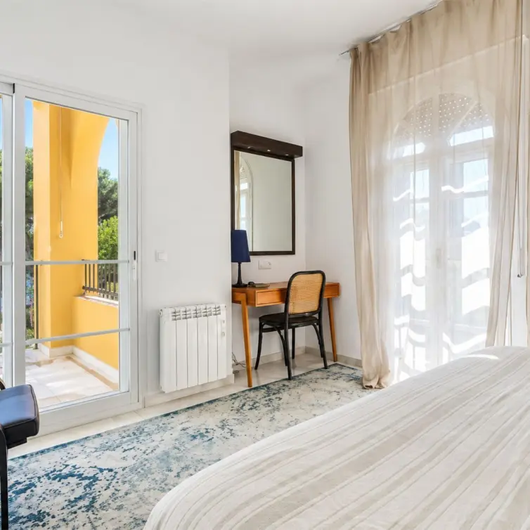 Sale of middle floor apartment in Puerto de Cabopino