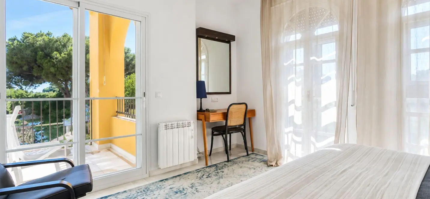 Sale of middle floor apartment in Puerto de Cabopino 4