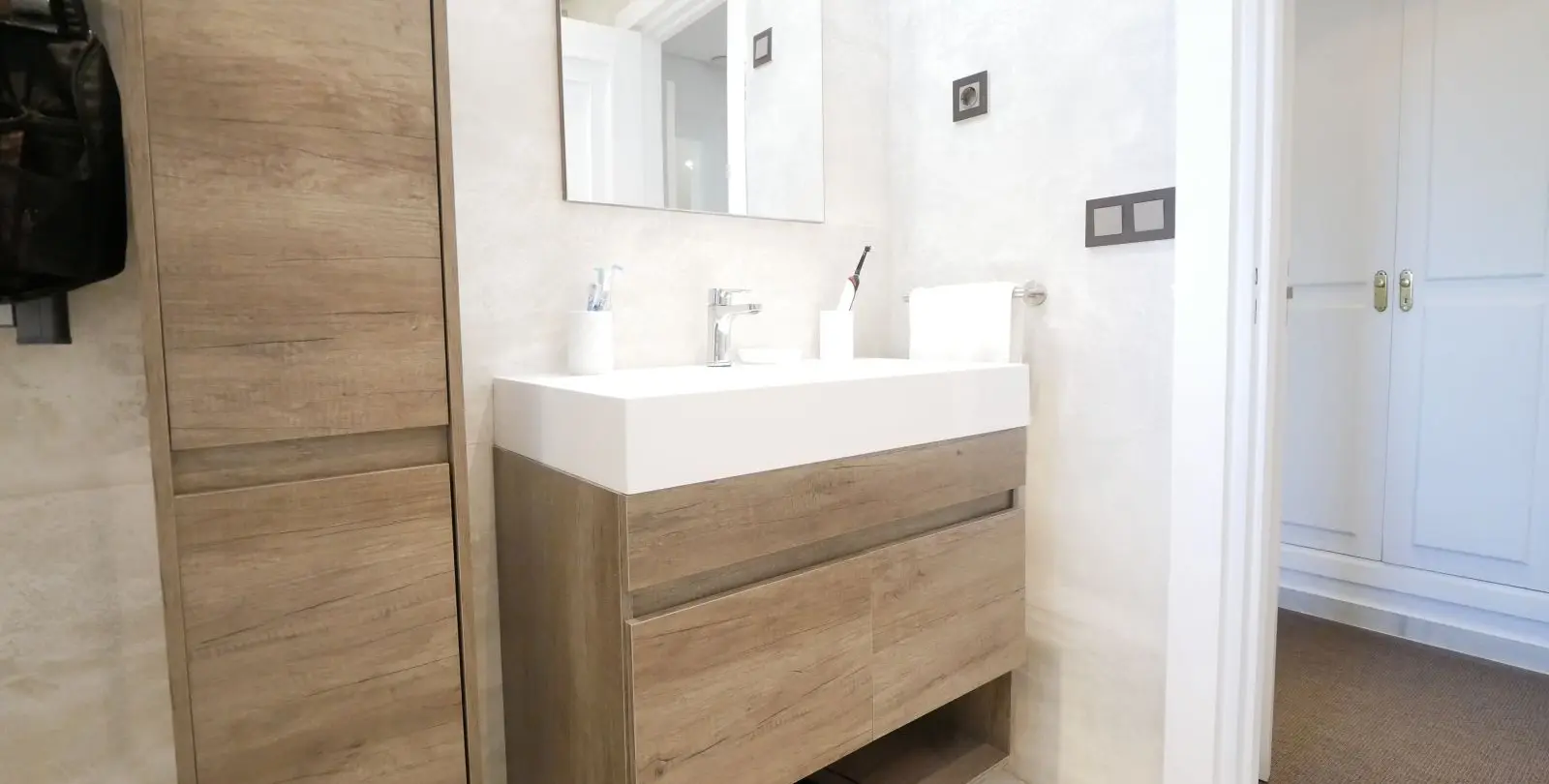 Sale of middle floor apartment in Puerto de Cabopino 12
