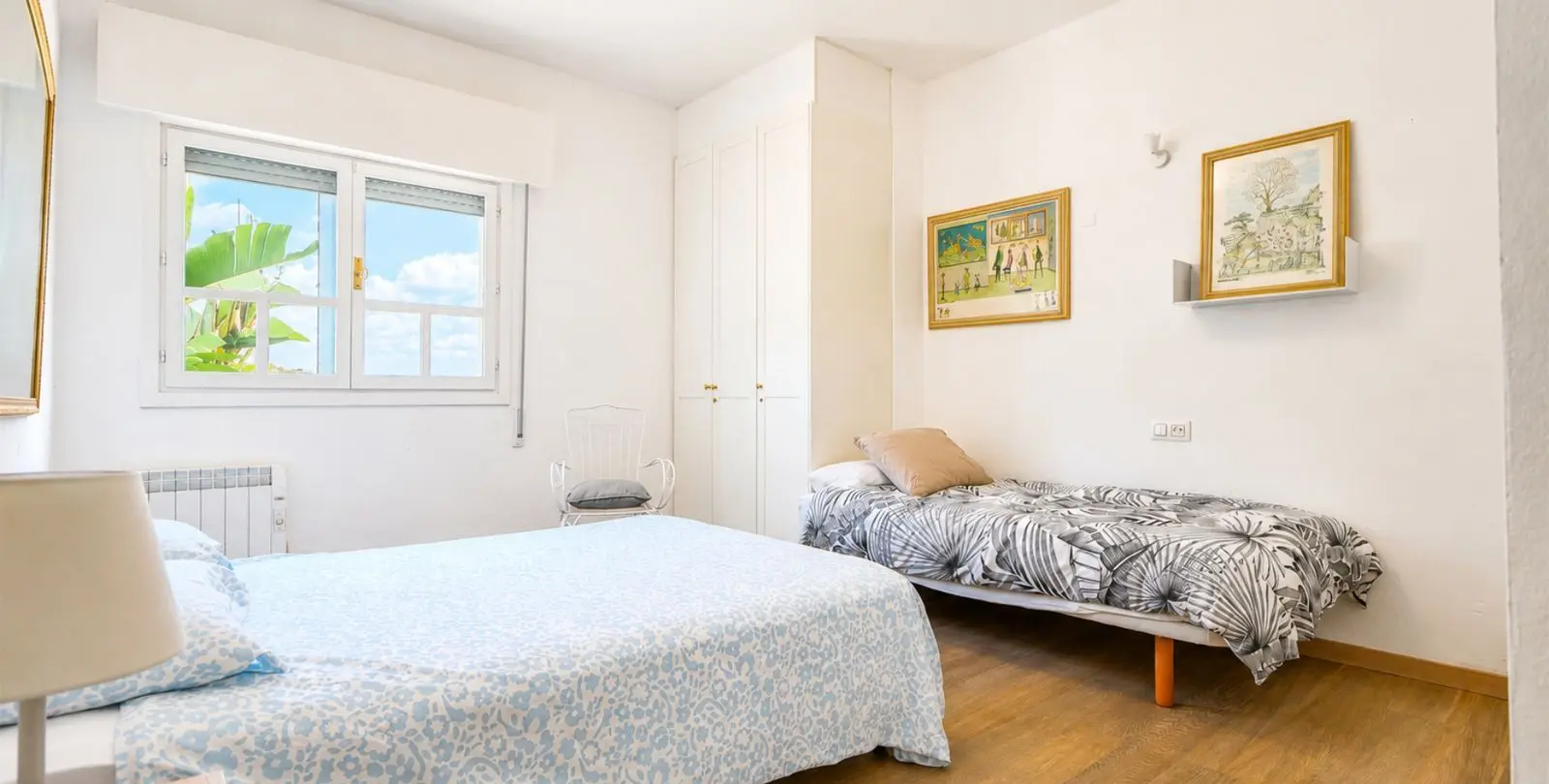 Sale of middle floor apartment in Puerto de Cabopino 23