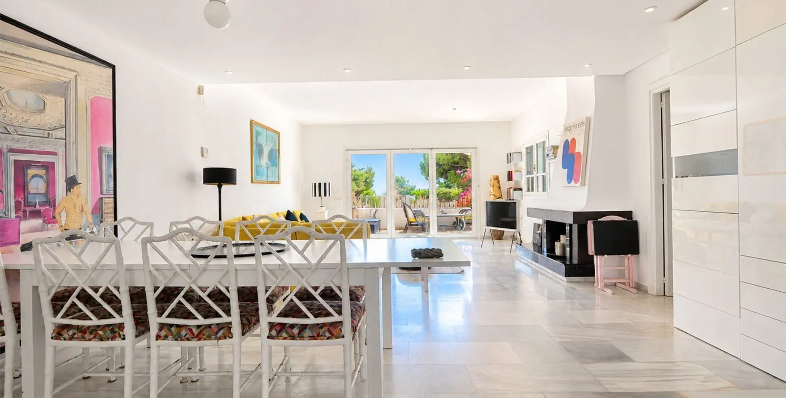 Sale of middle floor apartment in Puerto de Cabopino 24