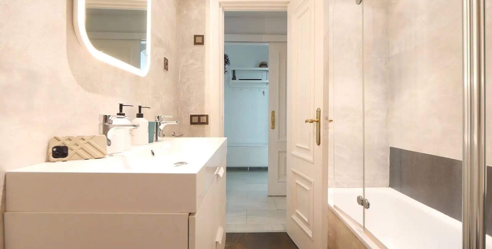 Sale of middle floor apartment in Puerto de Cabopino 26