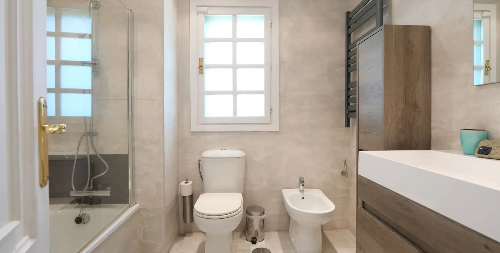 Sale of middle floor apartment in Puerto de Cabopino 28