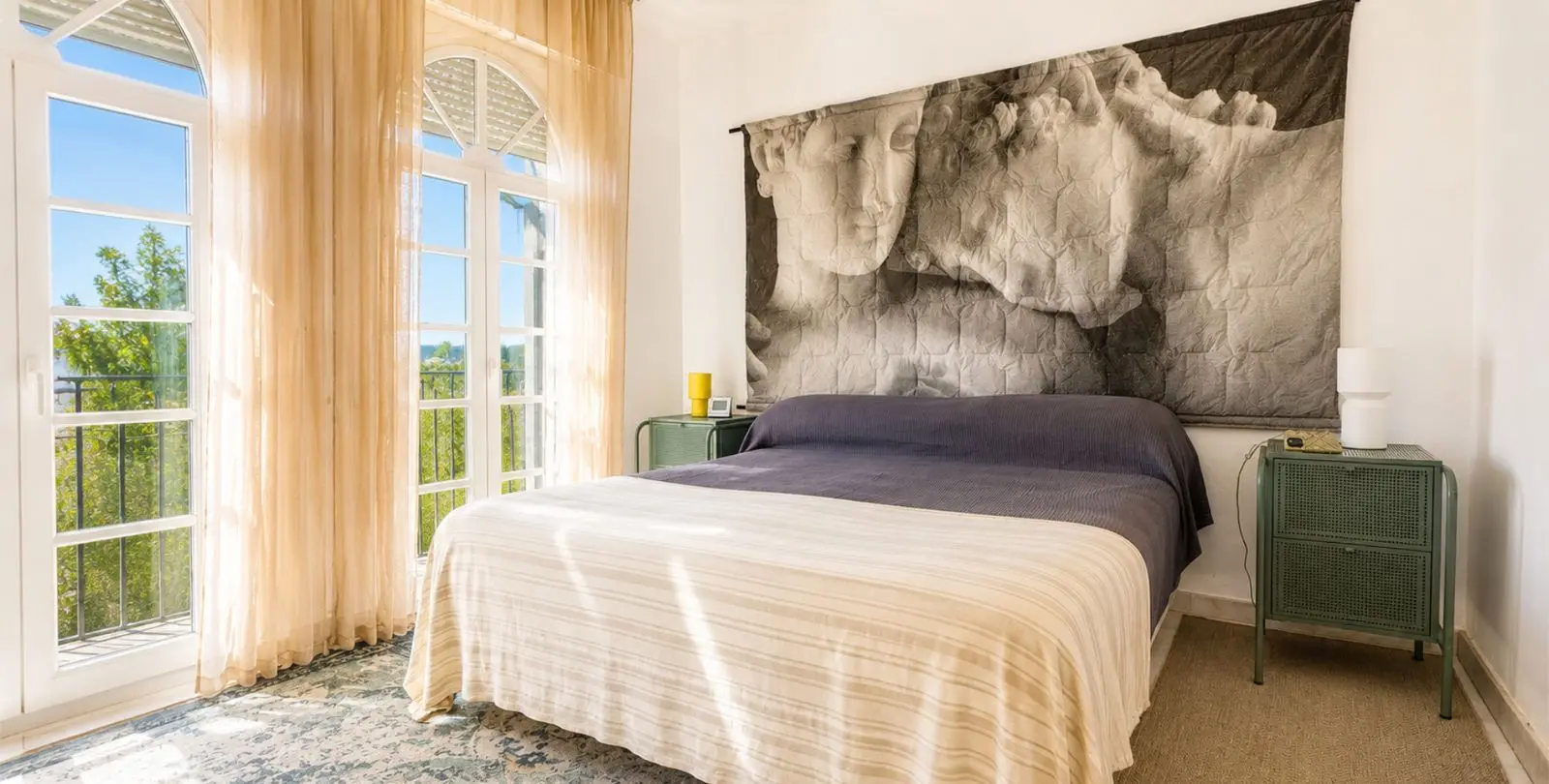 Sale of middle floor apartment in Puerto de Cabopino 33