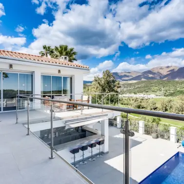 Sale of detached villa in Estepona