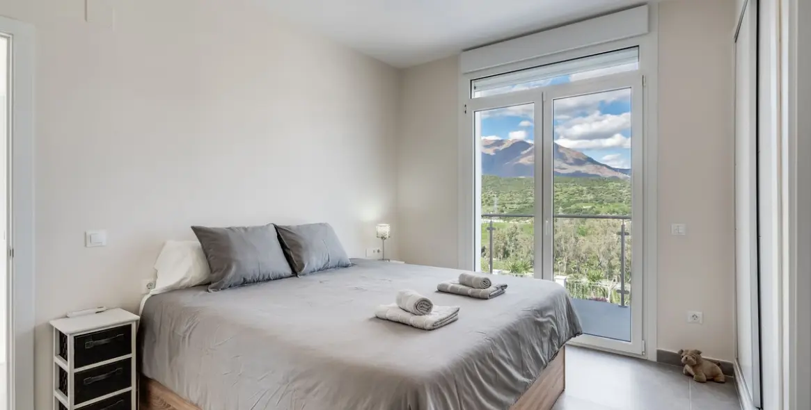 Sale of detached villa in Estepona 17