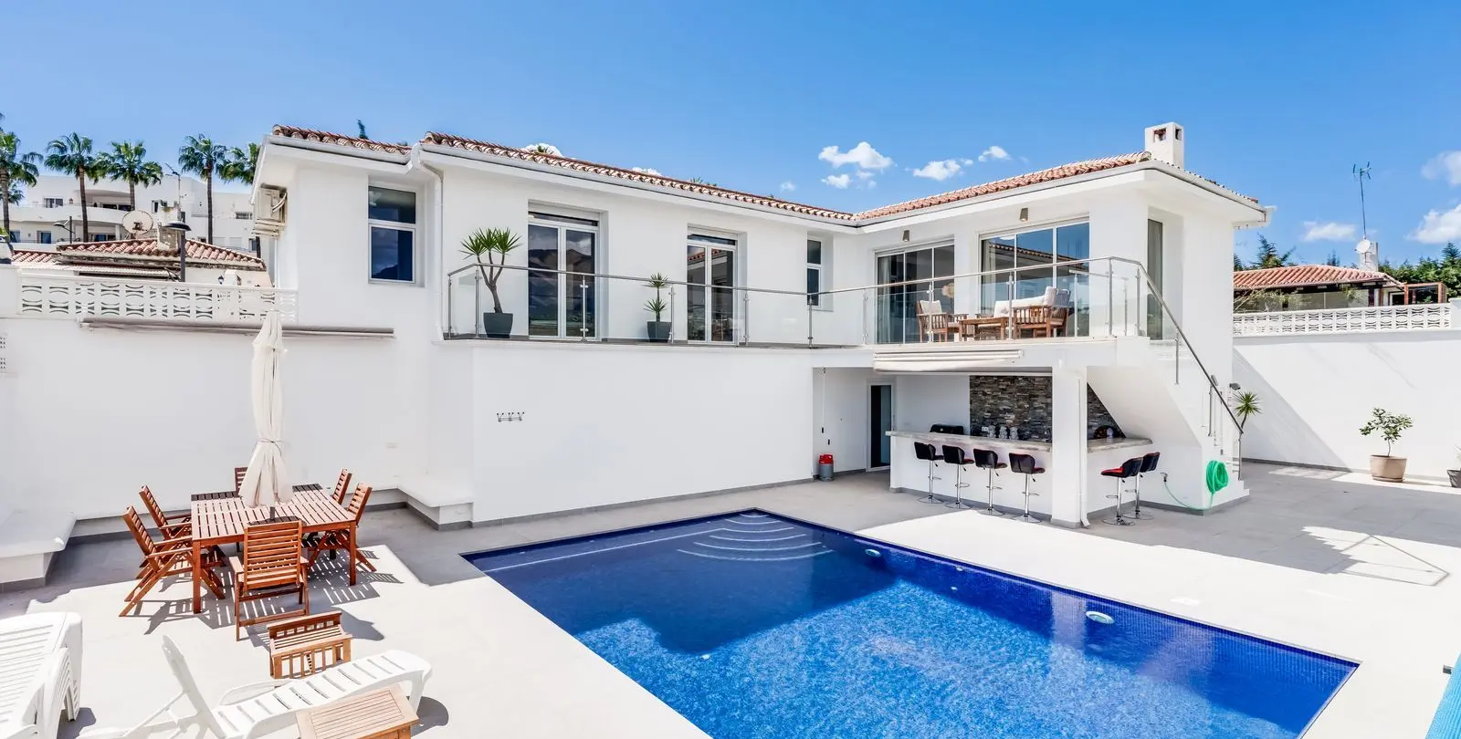 Продажа  отдельно стоящей виллы в Estepona 1