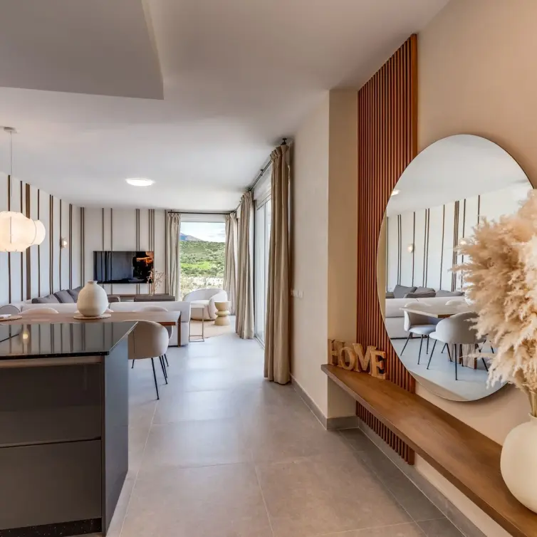 Sale of detached villa in Estepona