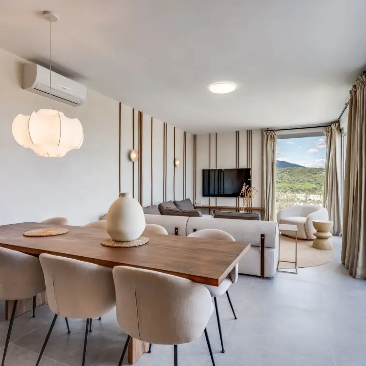 Sale of detached villa in Estepona