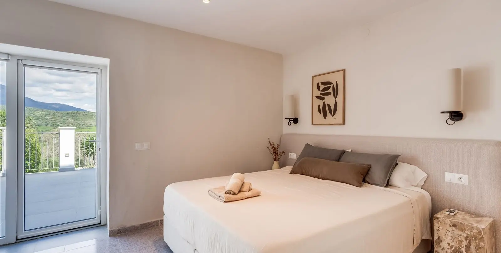 Продажа  отдельно стоящей виллы в Estepona 11