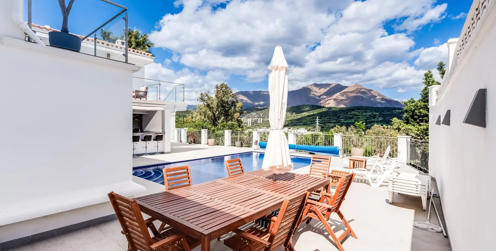 Продажа  отдельно стоящей виллы в Estepona 20