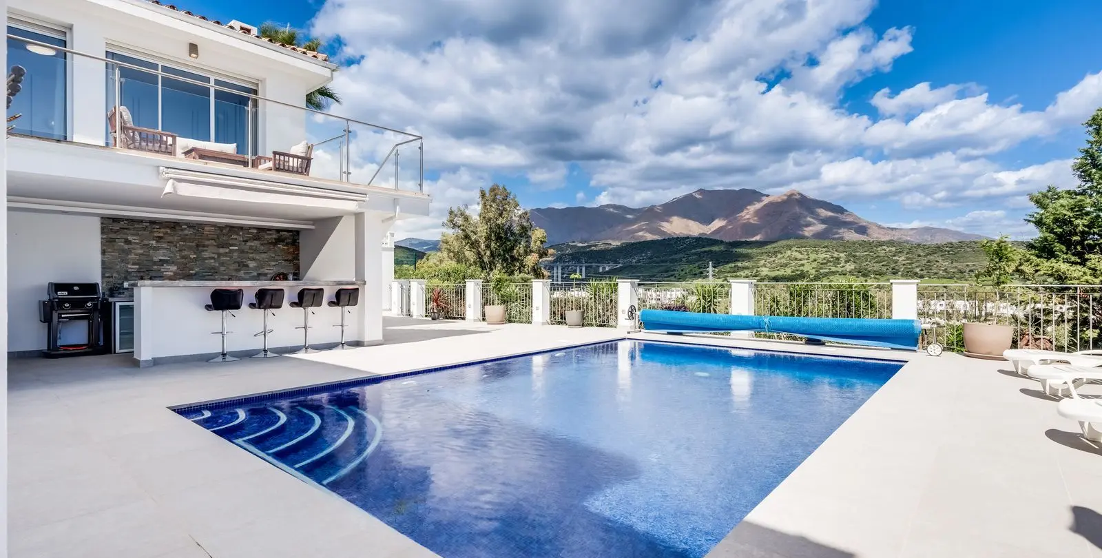 Продажа  отдельно стоящей виллы в Estepona 22