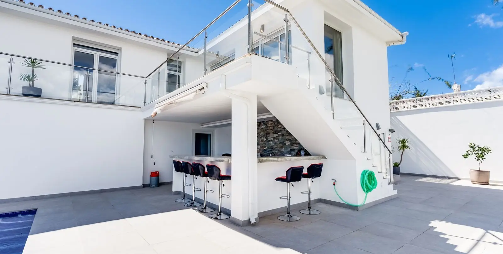 Продажа  отдельно стоящей виллы в Estepona 24