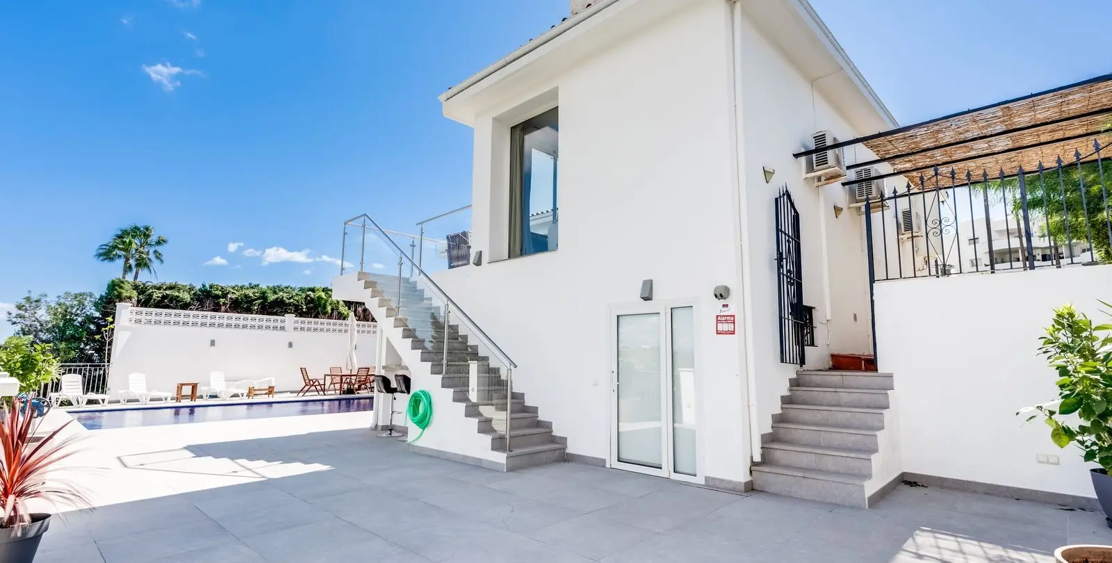 Продажа  отдельно стоящей виллы в Estepona 25