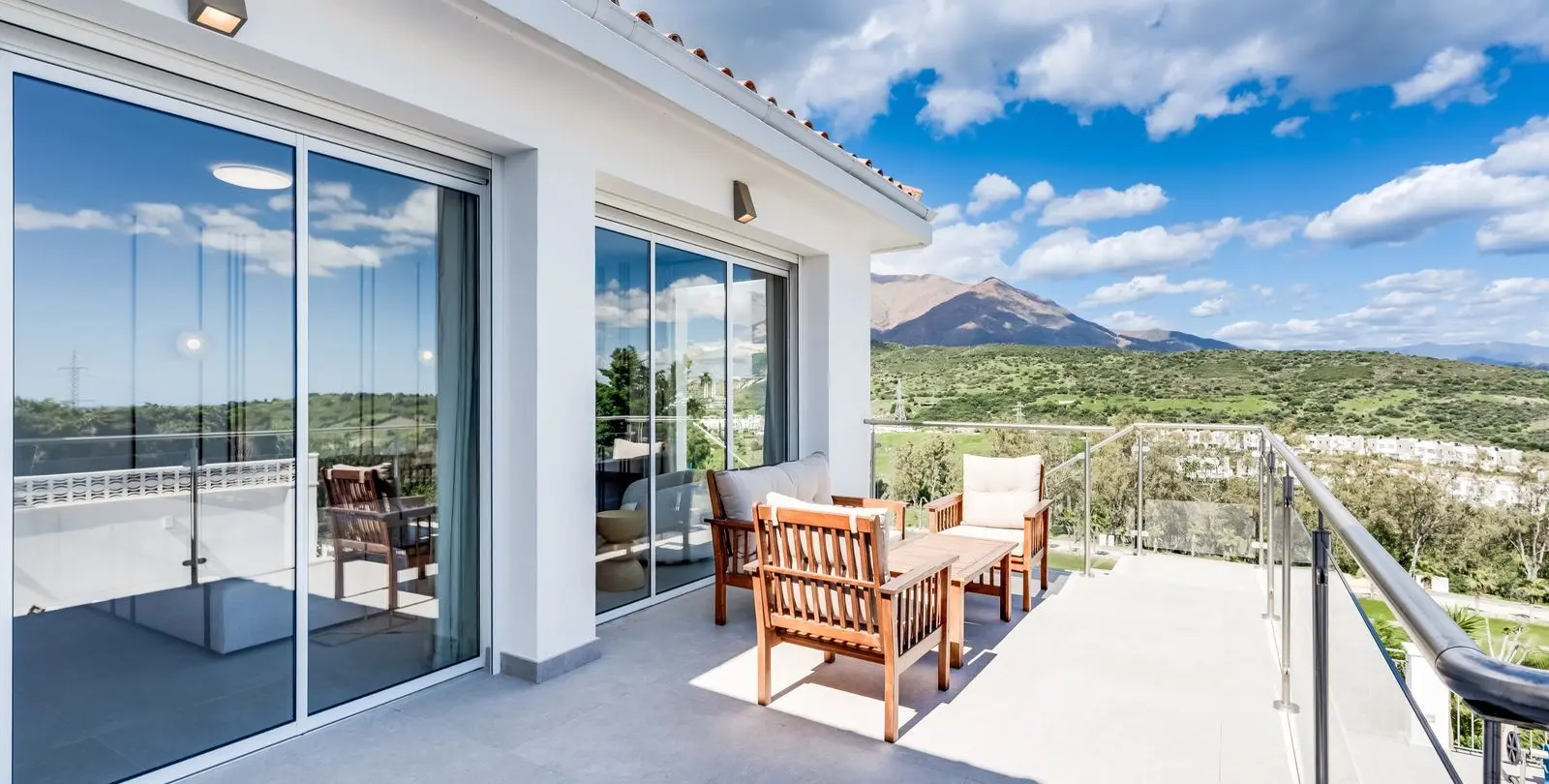 Продажа  отдельно стоящей виллы в Estepona 28