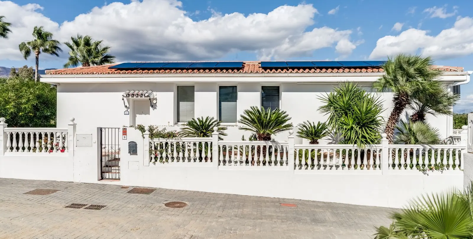 Продажа  отдельно стоящей виллы в Estepona 30