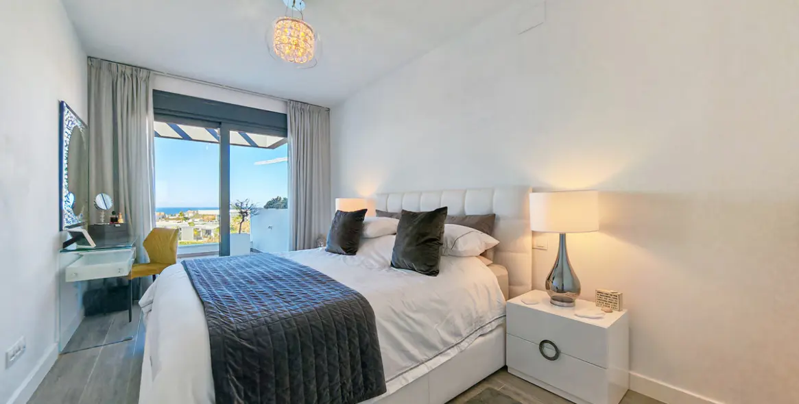 Sale of penthouse in Cabopino 12