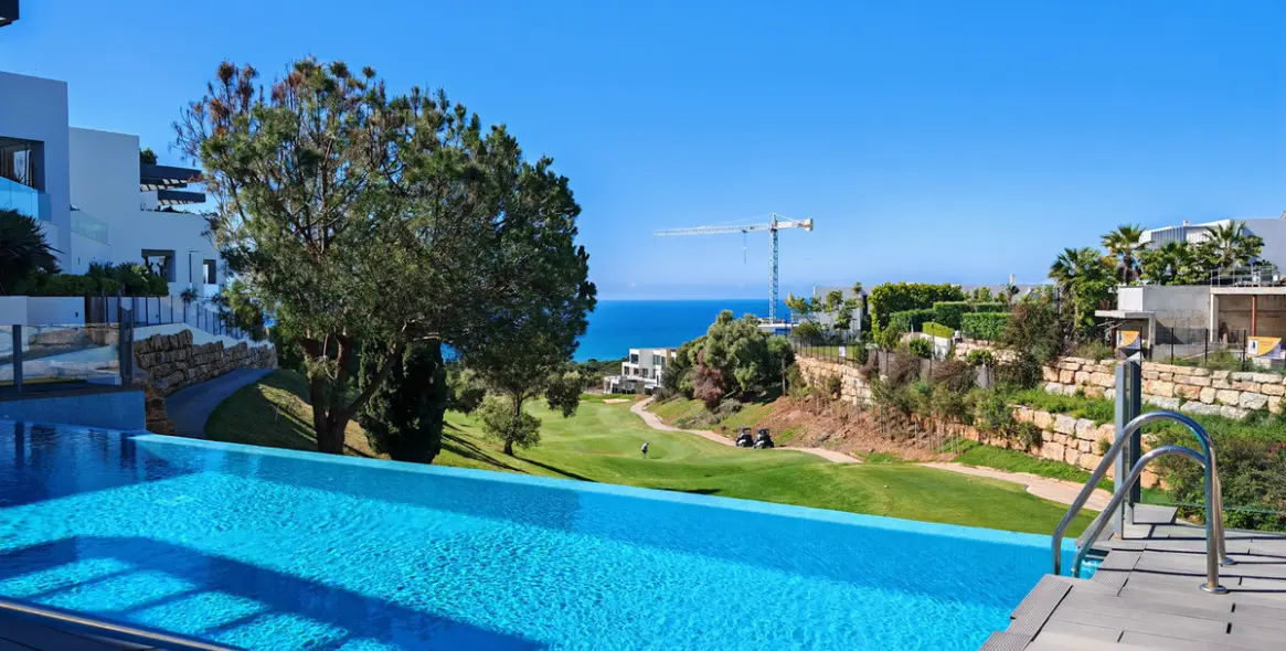 Sale of penthouse in Cabopino 25