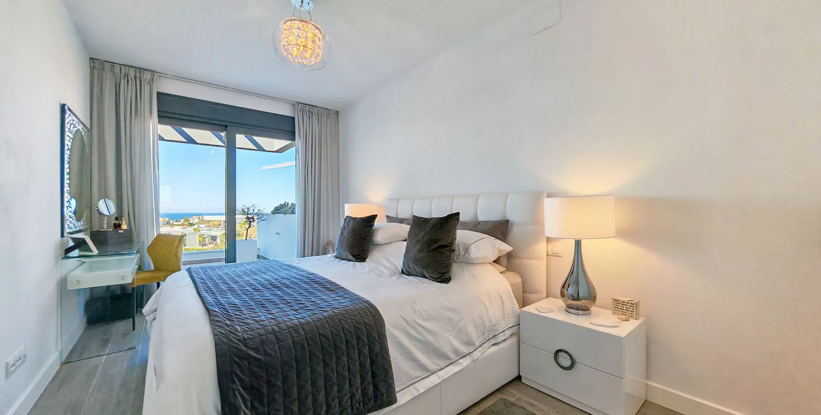 Sale of penthouse in Cabopino 12