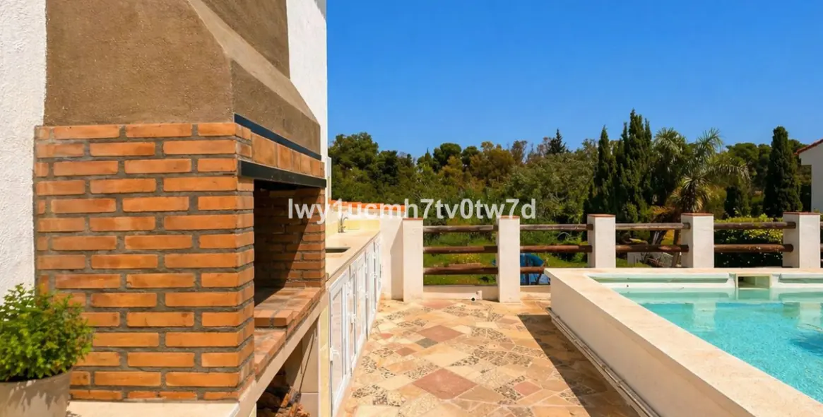 Sale of detached villa in Churriana 4