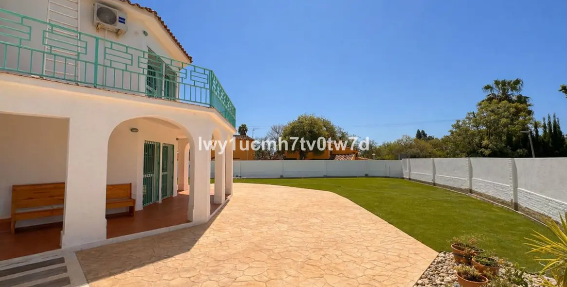Sale of detached villa in Churriana 6