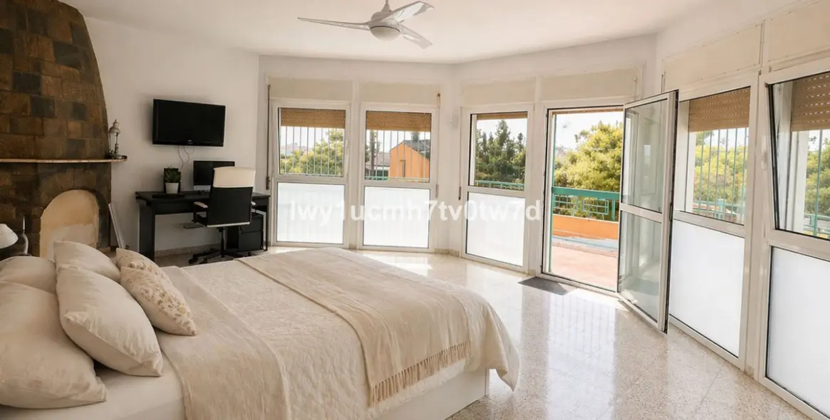 Sale of detached villa in Churriana 18