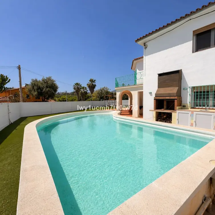 Venta de villa independiente en Churriana