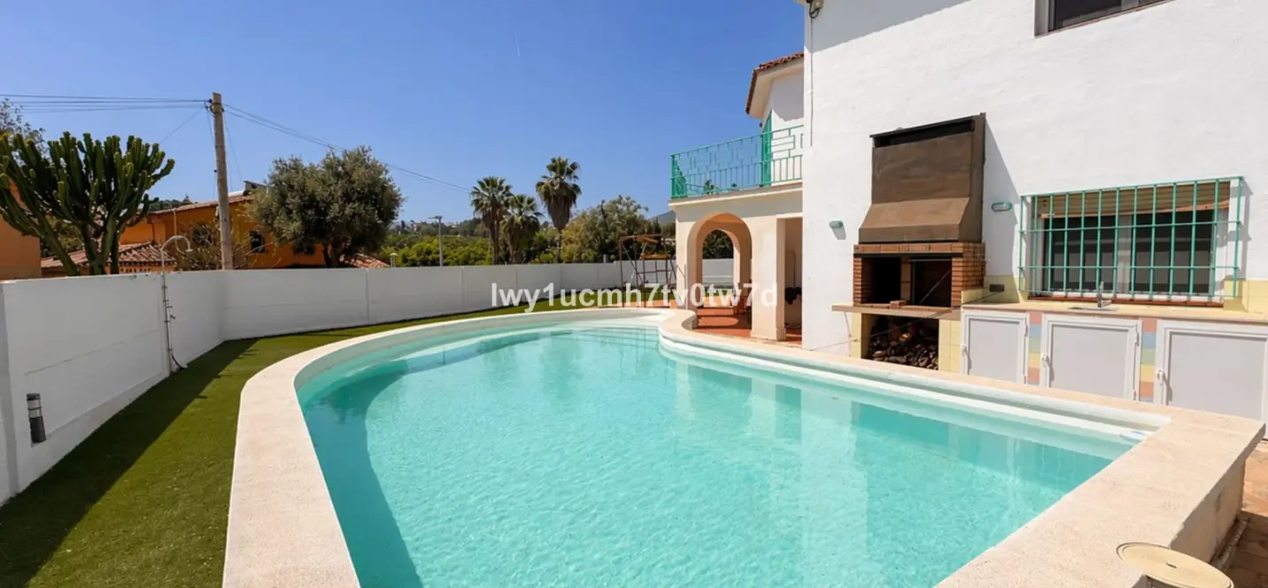 Venta de villa independiente en Churriana 0