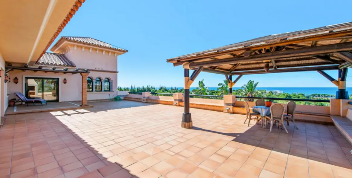 Продажа  отдельно стоящей виллы в Estepona 1