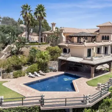 Venta de villa independiente en Estepona