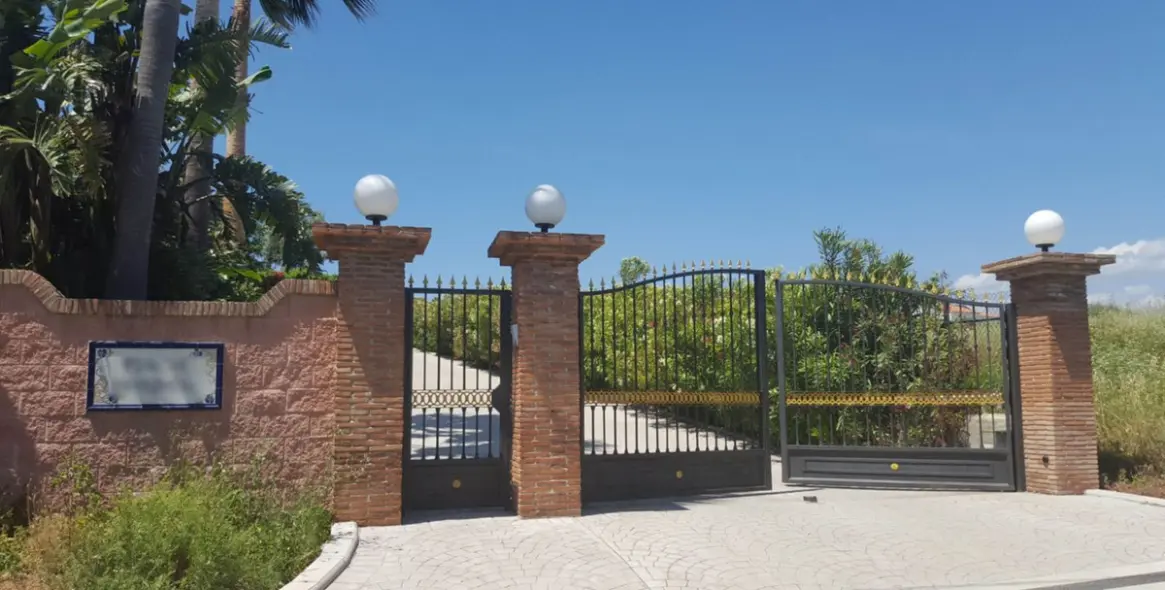 Продажа  отдельно стоящей виллы в Estepona 29