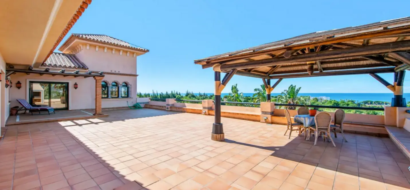 Sale of detached villa in Estepona 0