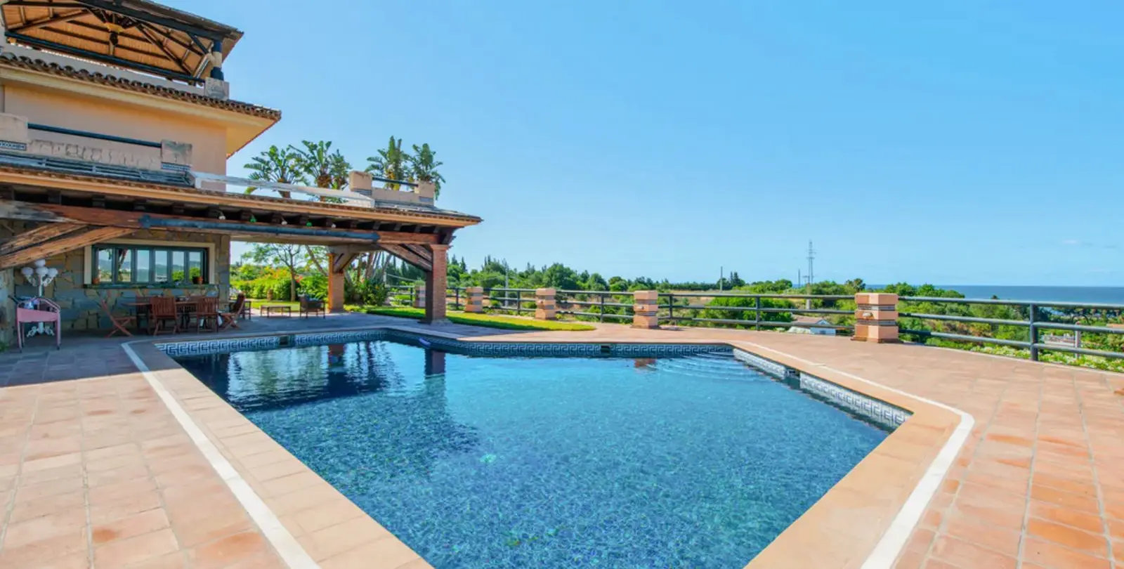 Sale of detached villa in Estepona 3