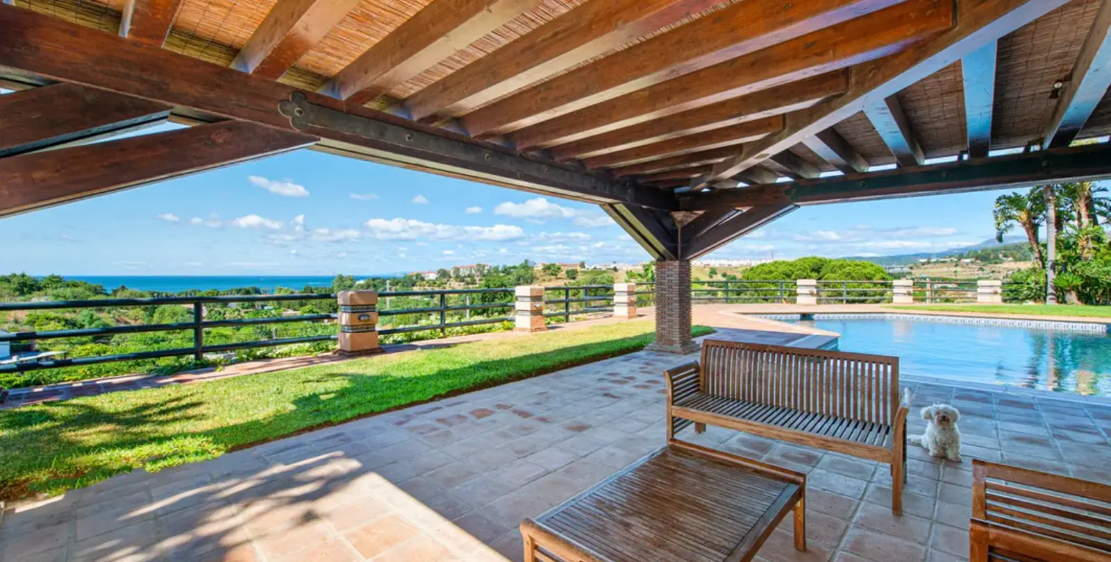 Sale of detached villa in Estepona 4
