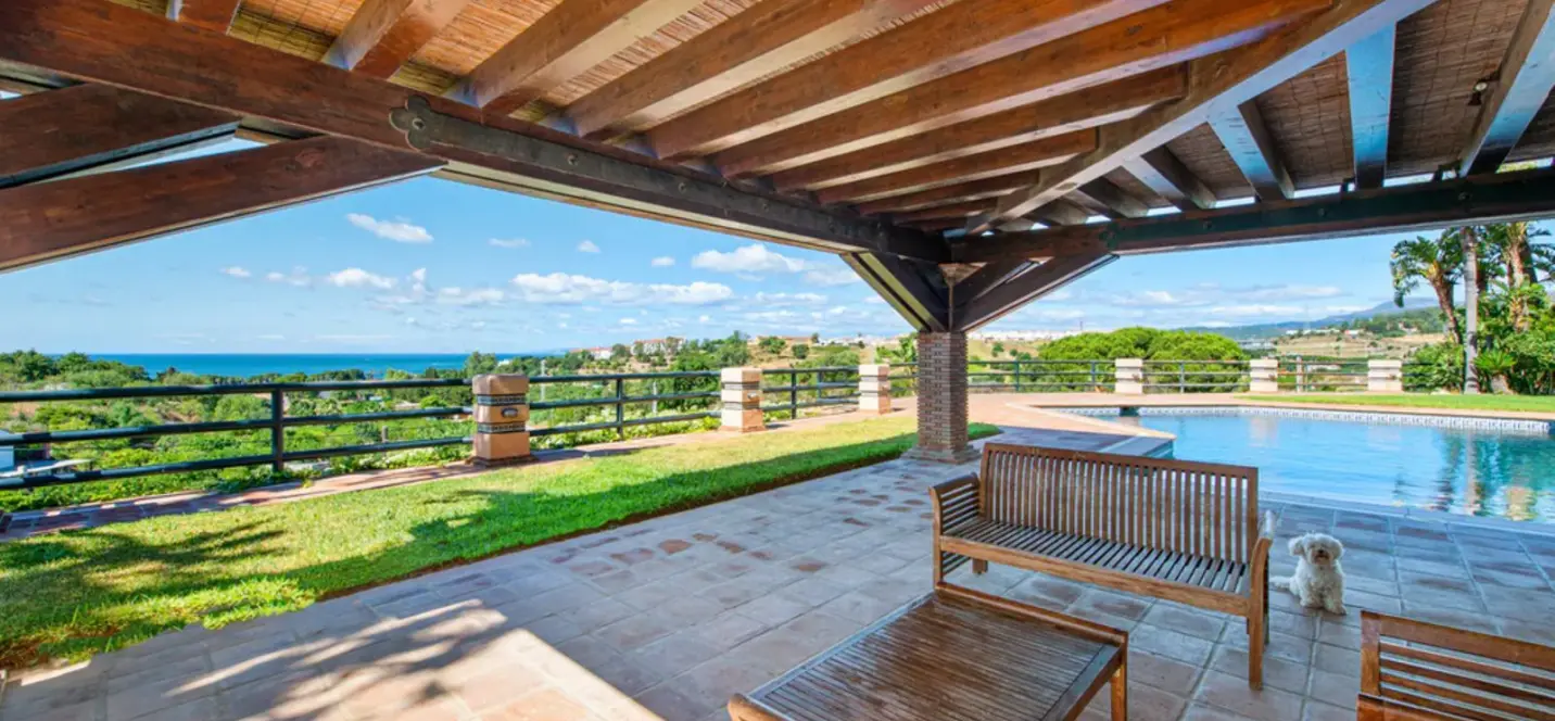 Sale of detached villa in Estepona 3