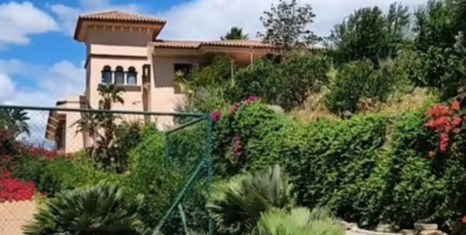Sale of detached villa in Estepona 6