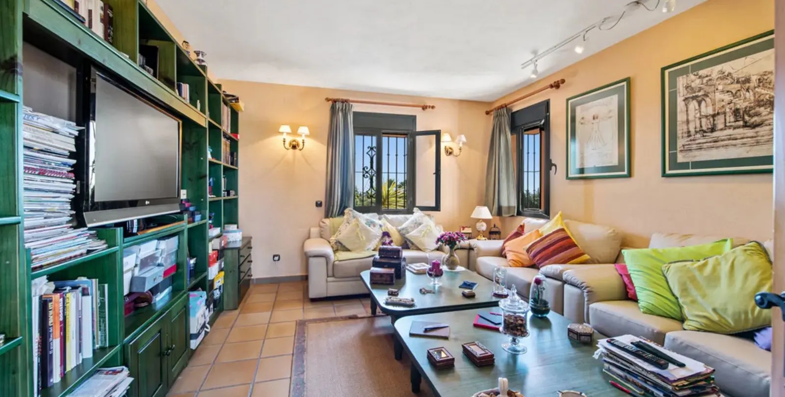 Sale of detached villa in Estepona 10
