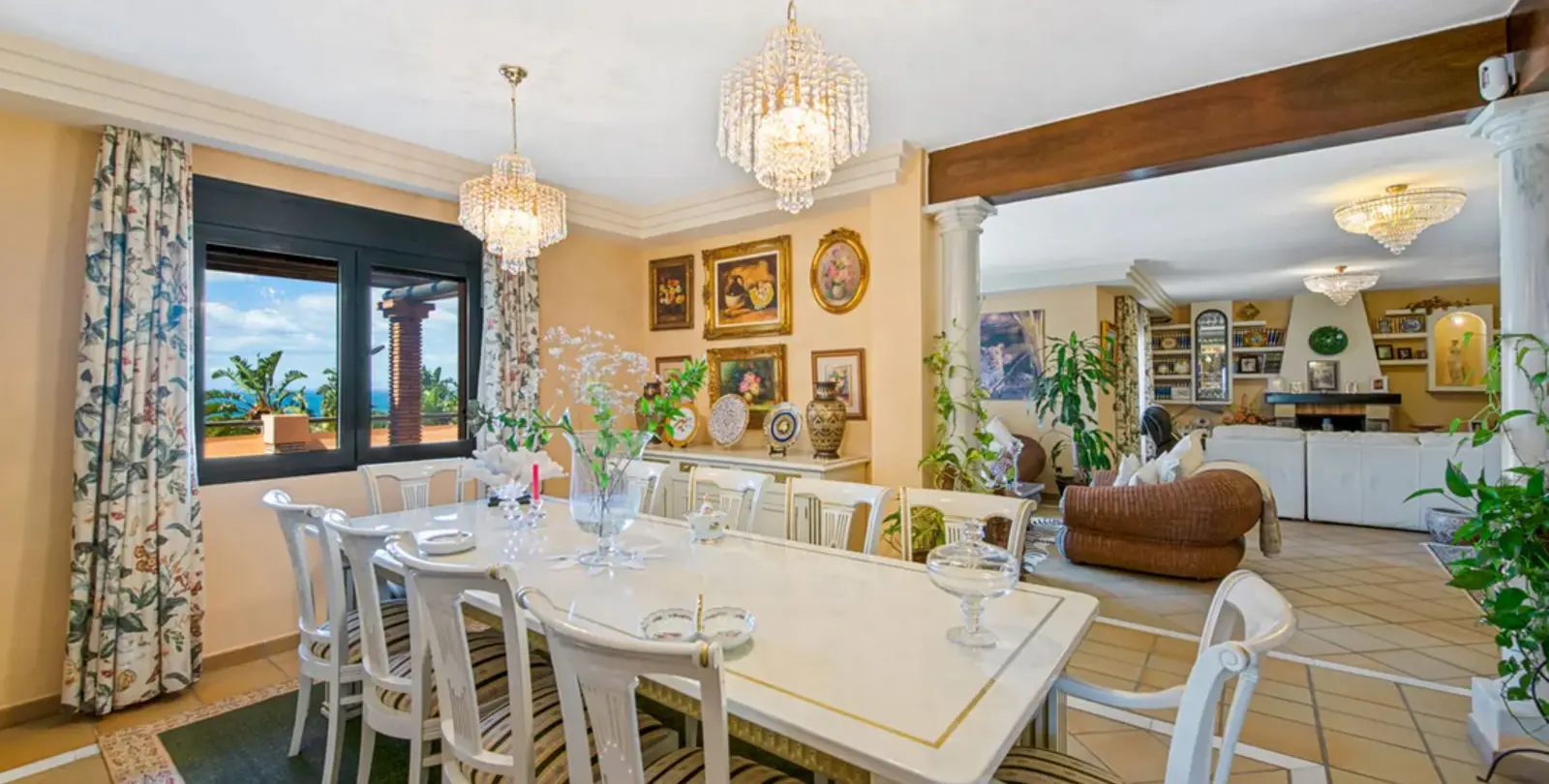 Sale of detached villa in Estepona 11