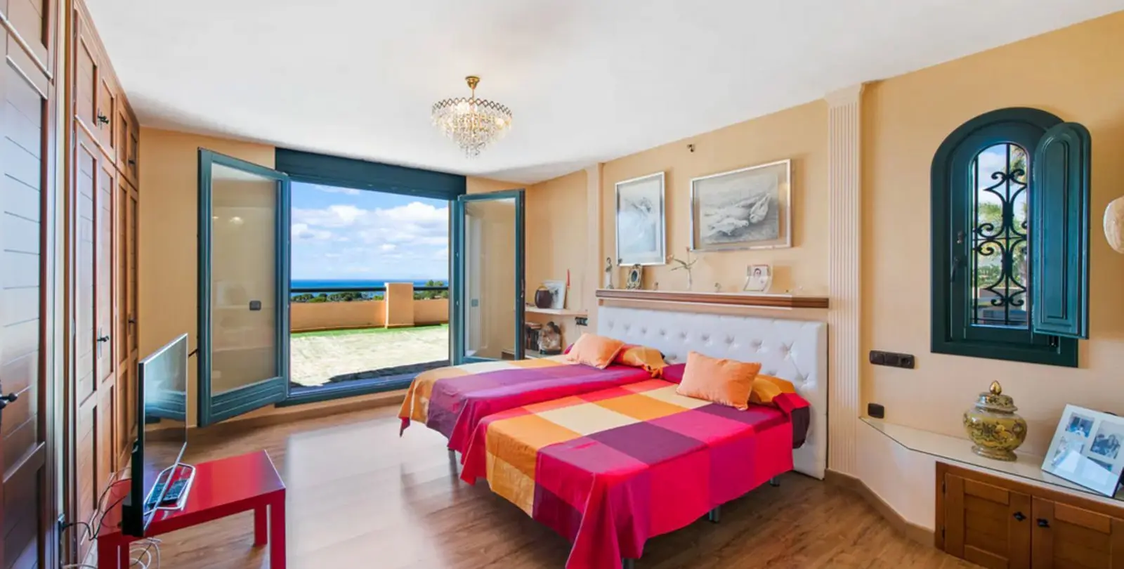 Sale of detached villa in Estepona 14